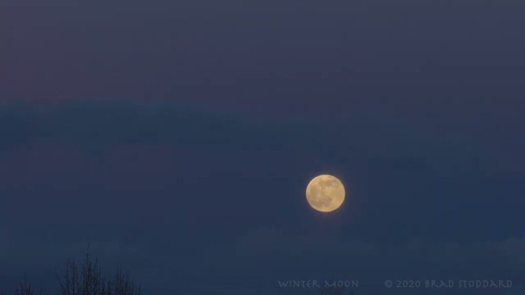 NM073 Cold Winter Moon in Clouds 122920 1080p